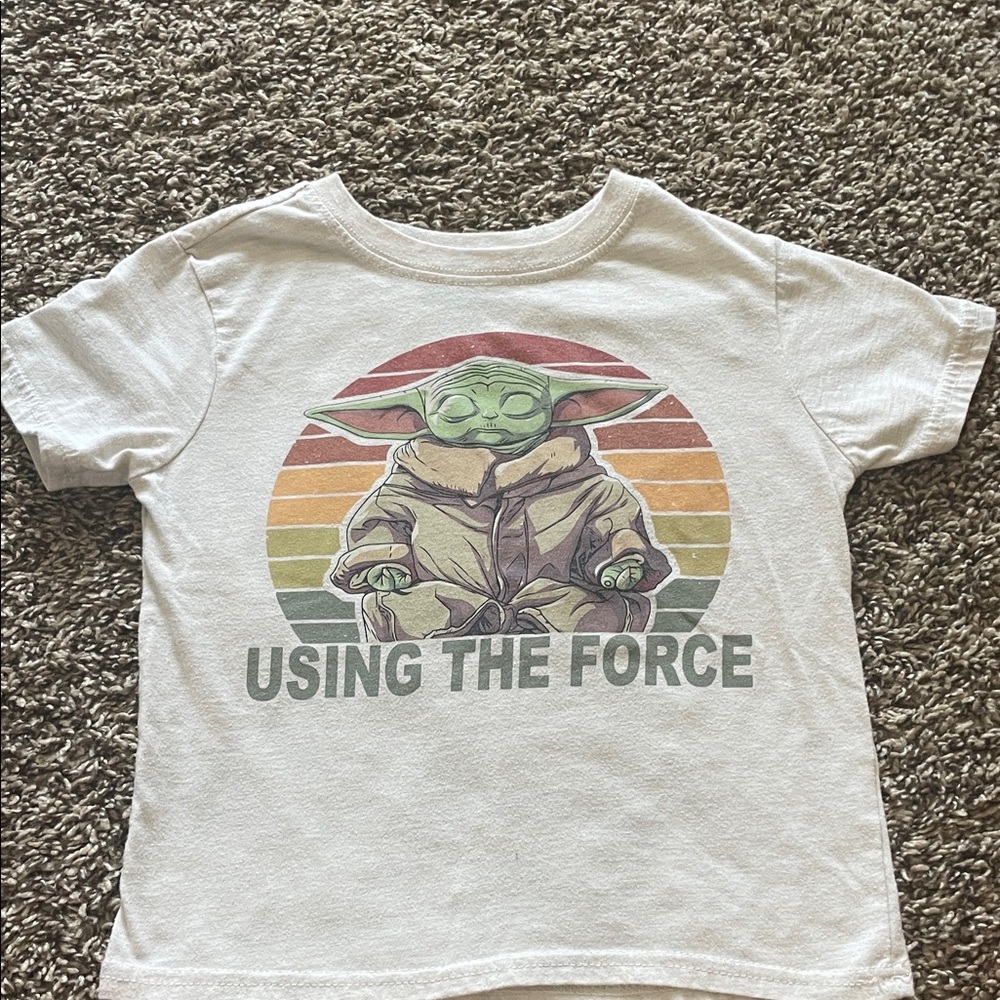 Light beige T-Shirt with Baby Yoda Graphic